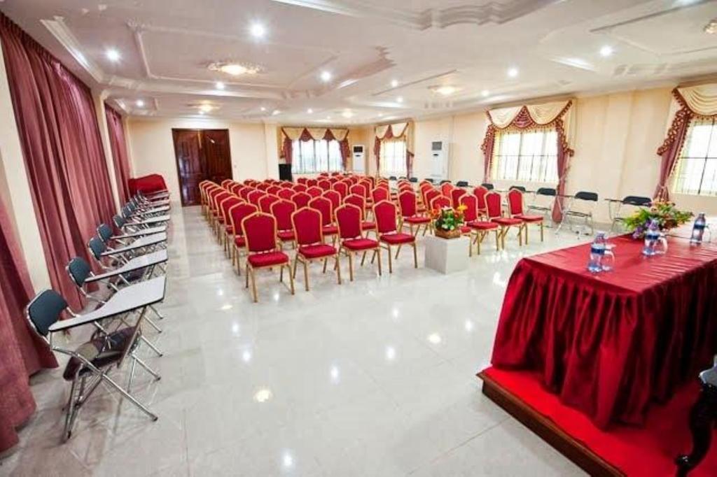 Mittapheap Hotel กำปอต ภายนอก รูปภาพ